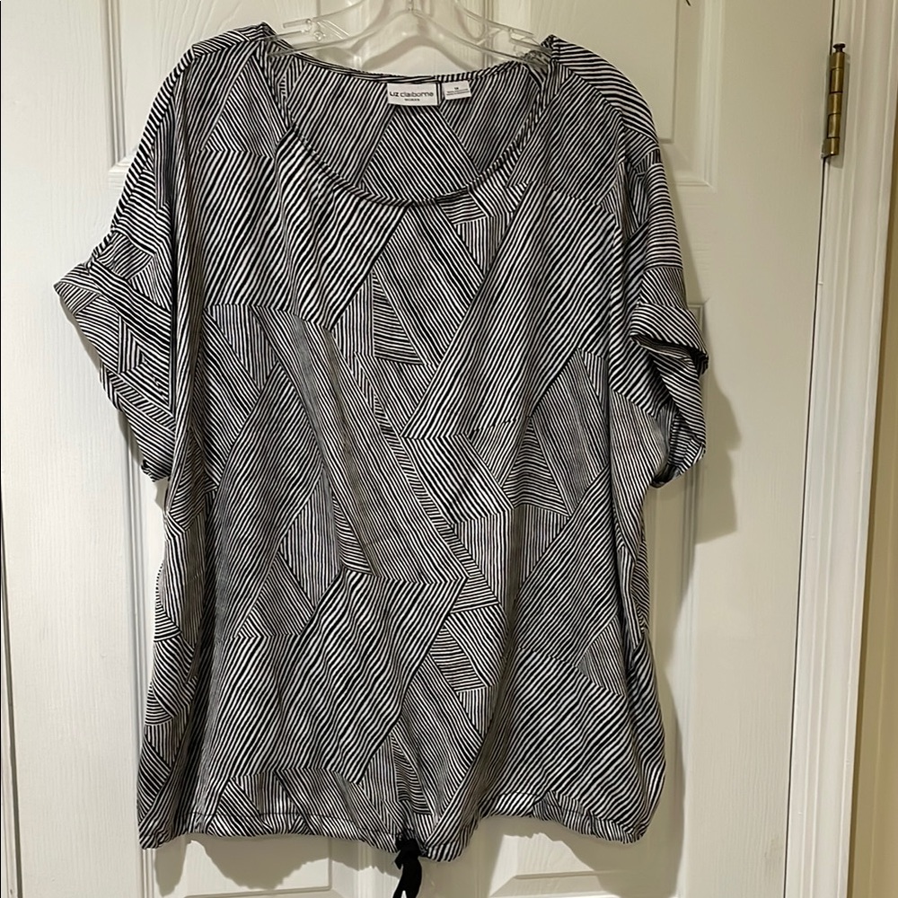 Black and White Geometric Women's Top